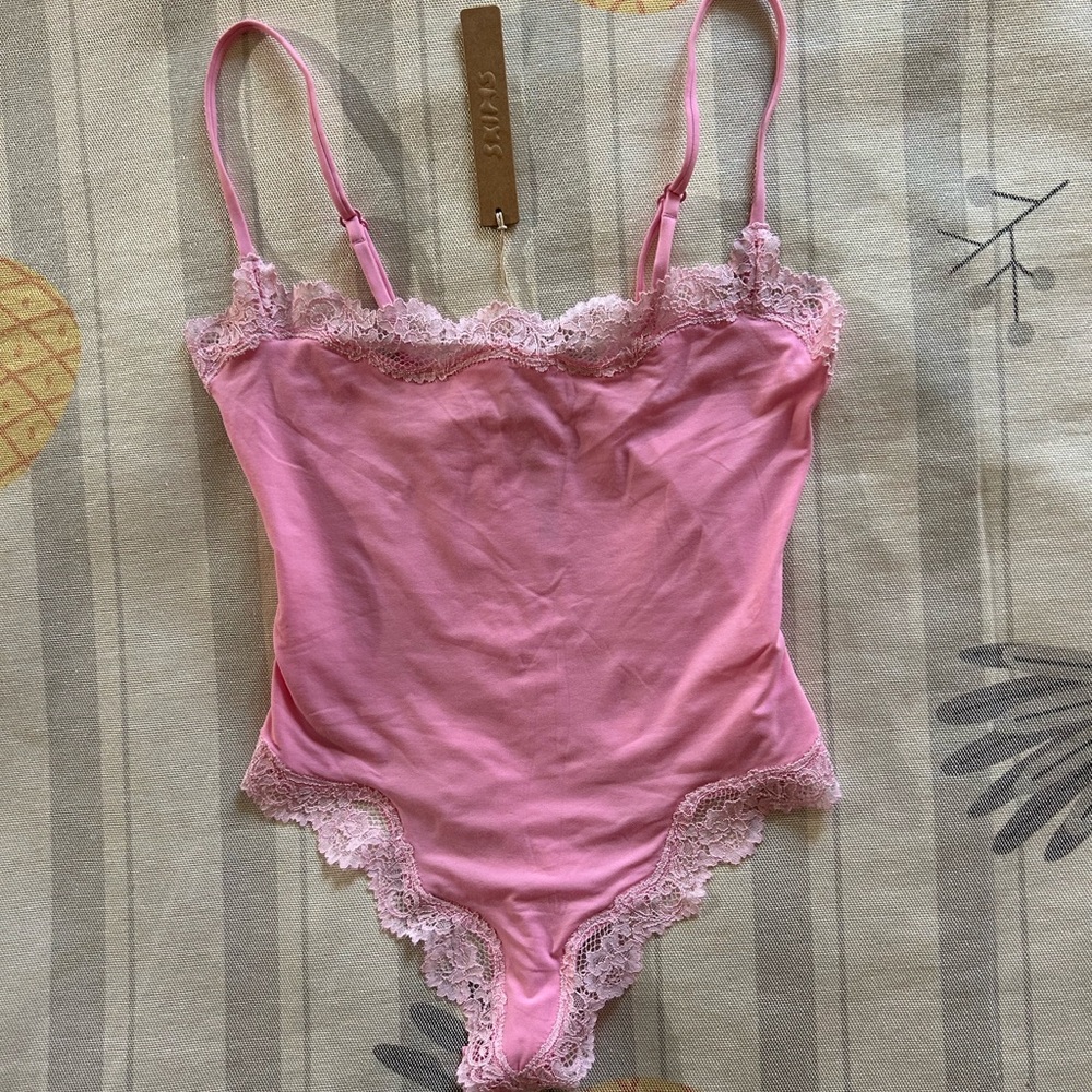 Skims Fits Everybody Lace Cami Bodysuit